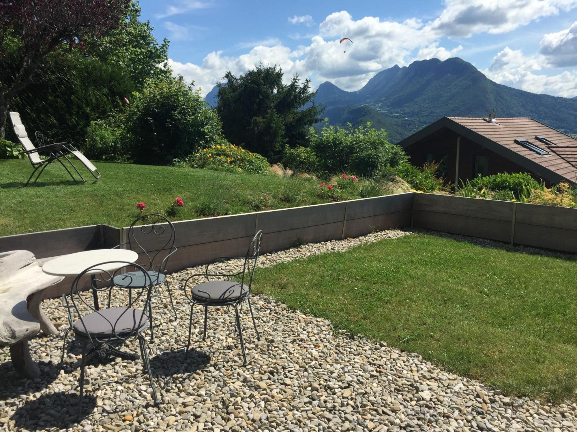 Le Chalet Des Voiles Bed & Breakfast Talloires Bagian luar foto